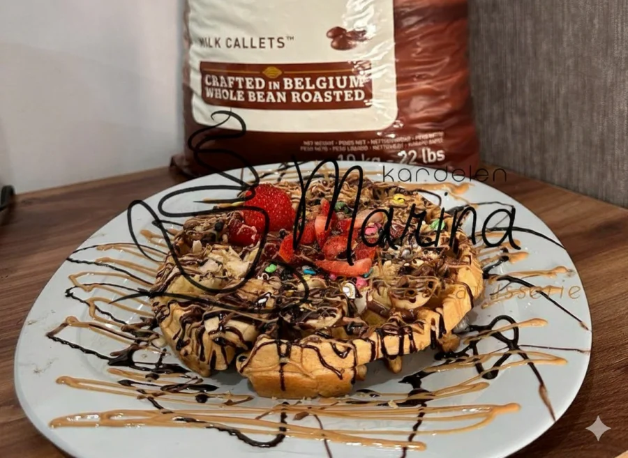 KARIŞIK MEYVELİ WAFFLE 